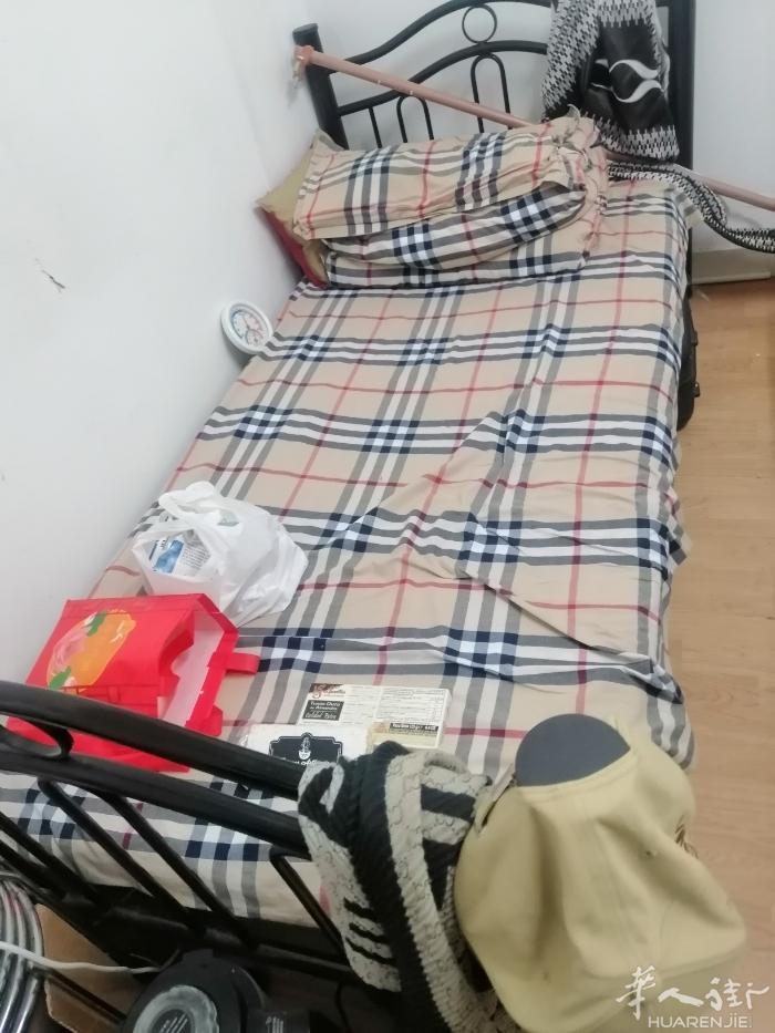 出售 单人铁床， 净化器， 多功能破壁机， 烤炉。