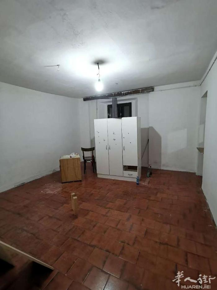米兰房屋出售，近华人街， 黄线地铁口（maciachini), 地址：via i