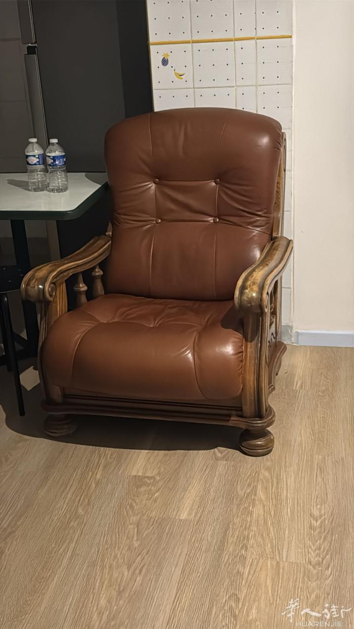真皮单人沙发 便宜出样 高度90cm，深度86cm