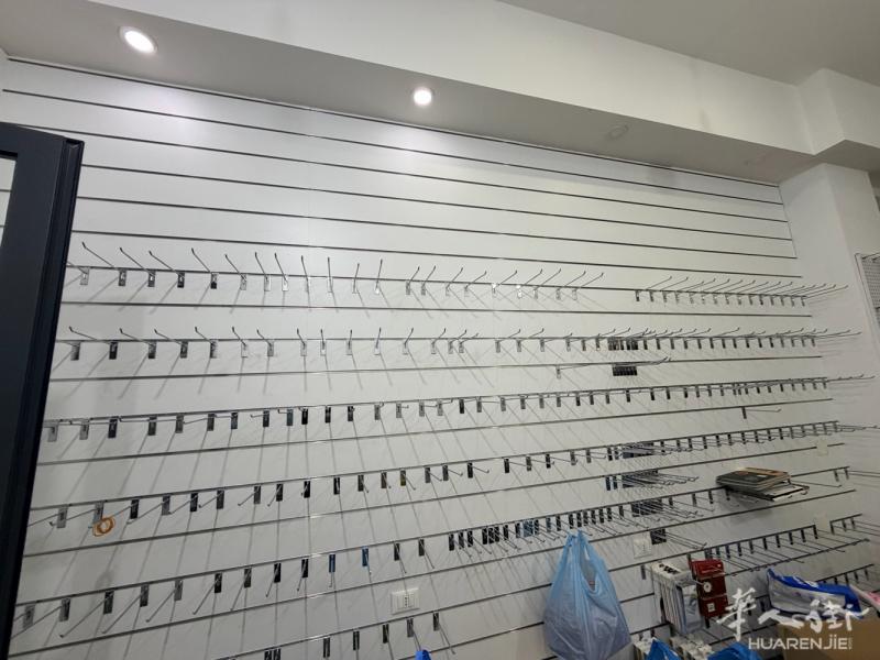 手机店搬掉，出 8个曹板1.2m x 2.40m 和3个展示柜0.6.x1.2m