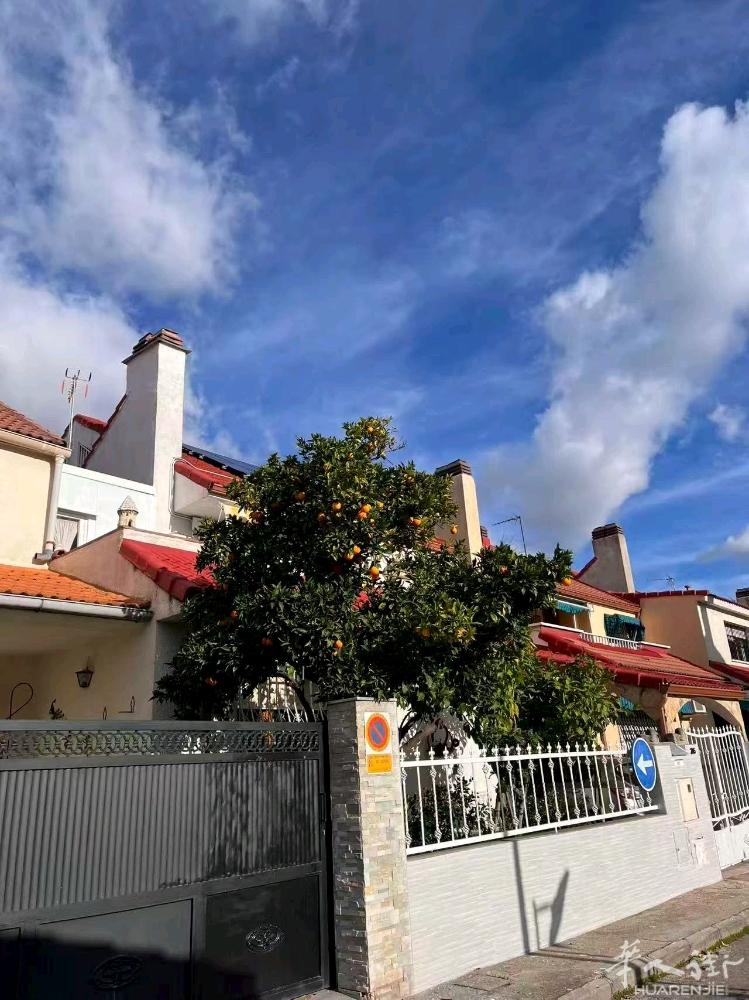 紧邻仓库区，Getafe南区出租别墅25平大房间，靠近仓库区和卡三，有单独的卫生