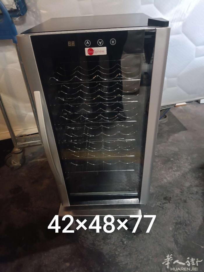 全新红酒冷柜，原价四百多欧，现让99欧。0663128947