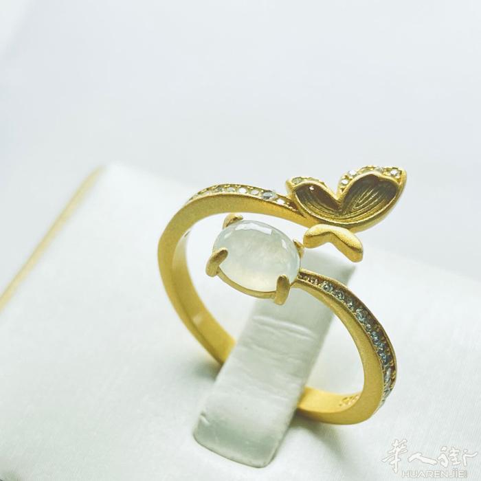 ❤️天然缅甸翡翠白冰蛋面戒指，925银镶嵌、精美时尚设计风格、大小可以调节！价：
