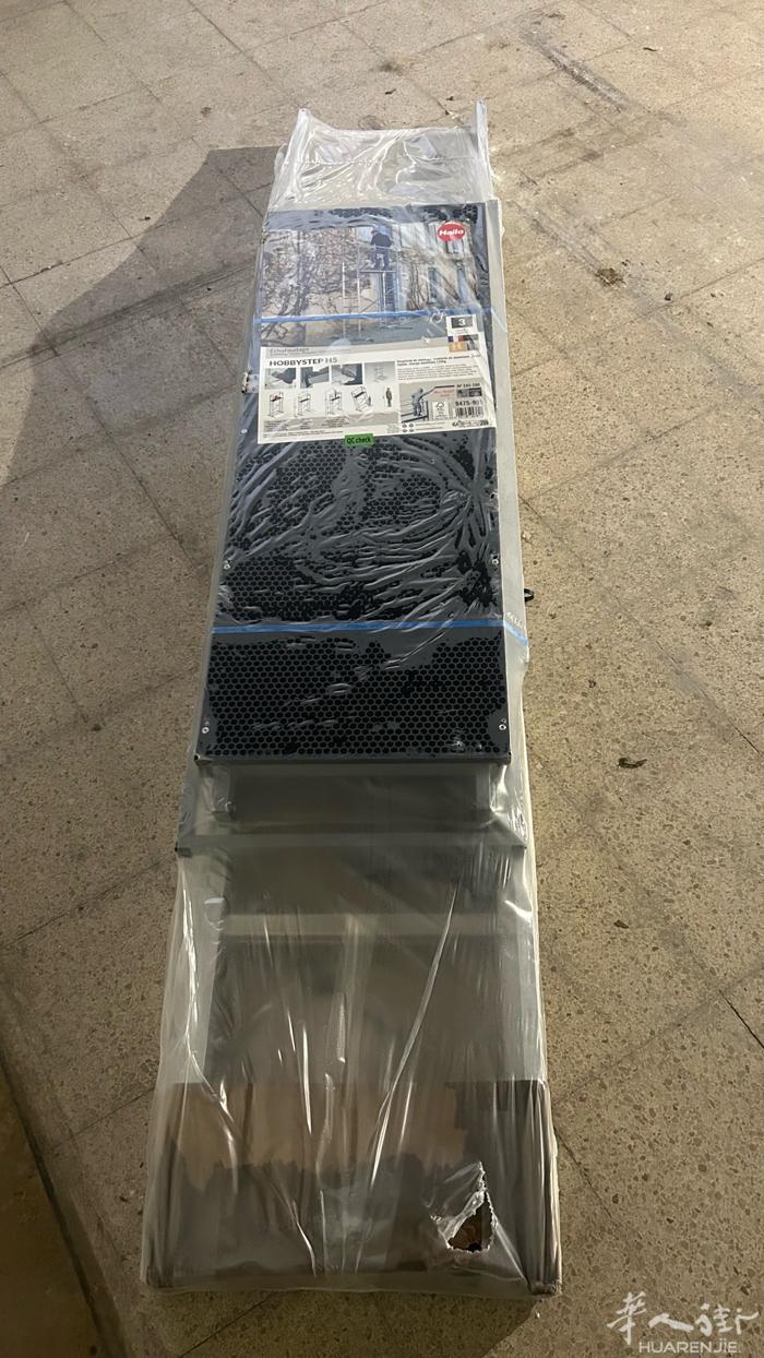 装修用的楼梯，只用了一次一个月，买来300欧元，现半价转让，用木条加固够上5米5