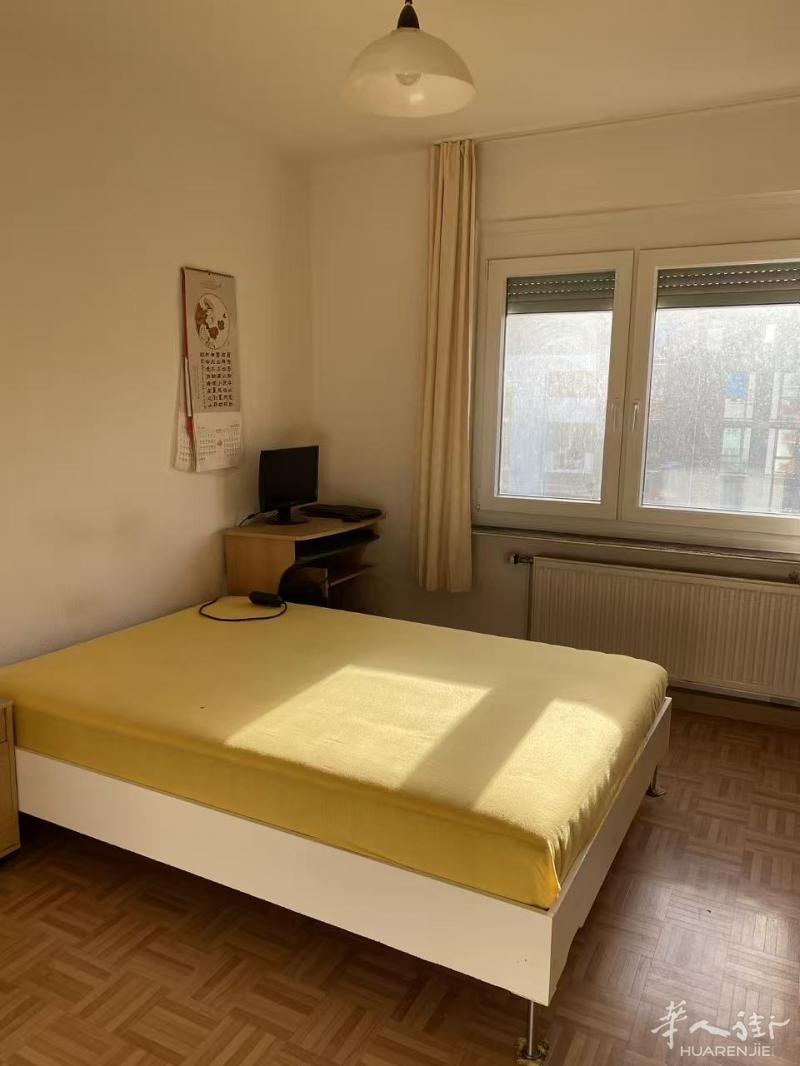 位于德国科隆 Mülheim 区，交通便利，生活设