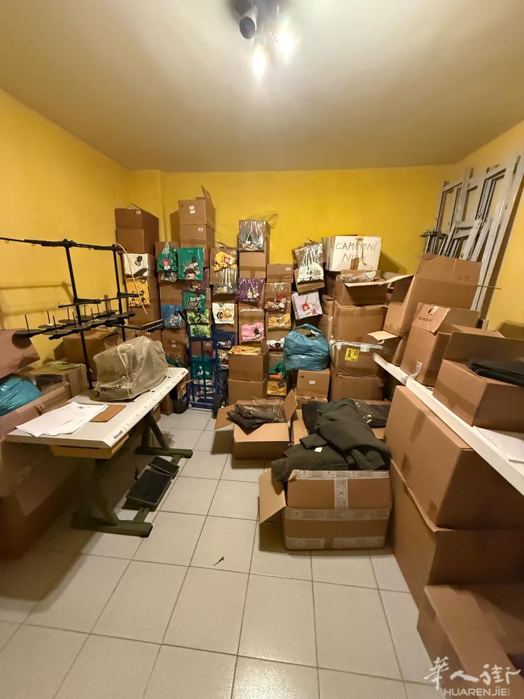 iolo半地下室套房一房一厅一卫出售，目前是c2仓库可以转为住家，售价5万