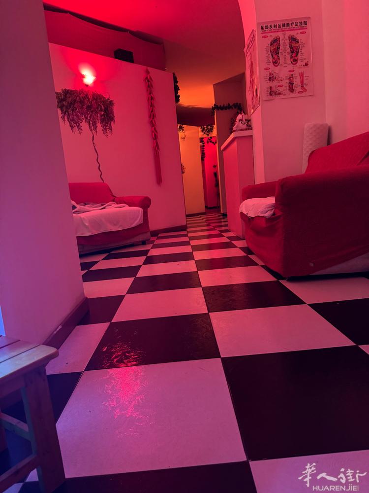 livorno 海边城市 开十几年老店的按摩店了哦 本人另有发展 所以管理不了