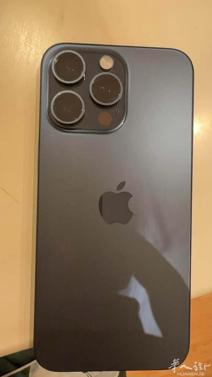 法国巴黎出个人闲置iPhone15ProMax 国行256g钛蓝色，个人