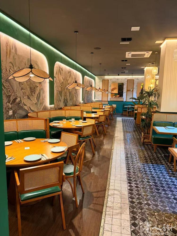 Moncroa 餐馆 马德里Moncroa 区分餐馆转让。本店位于Moncroa