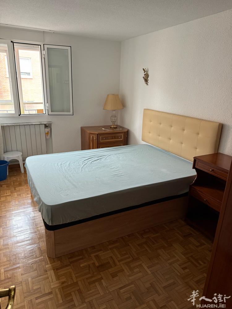 marcelo usera 大街上大房间出租，住家人少，只租给上班的单身女士，联