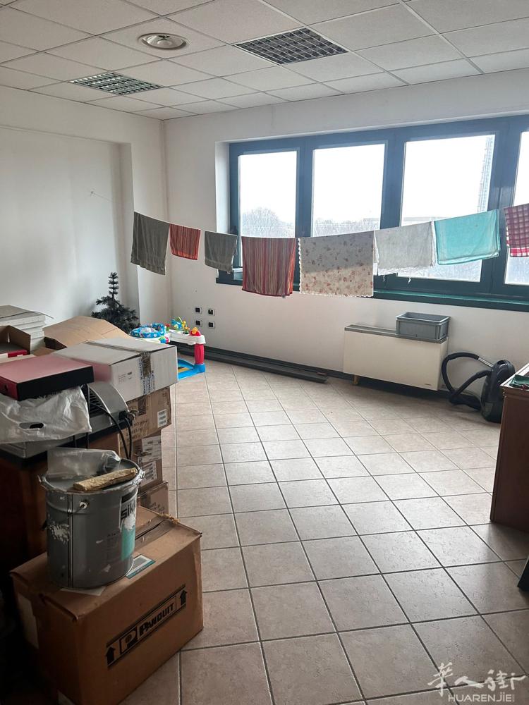 Osio Sotto(Bergamo)出售厂房  该不动产位于意大利奥西奥索托（