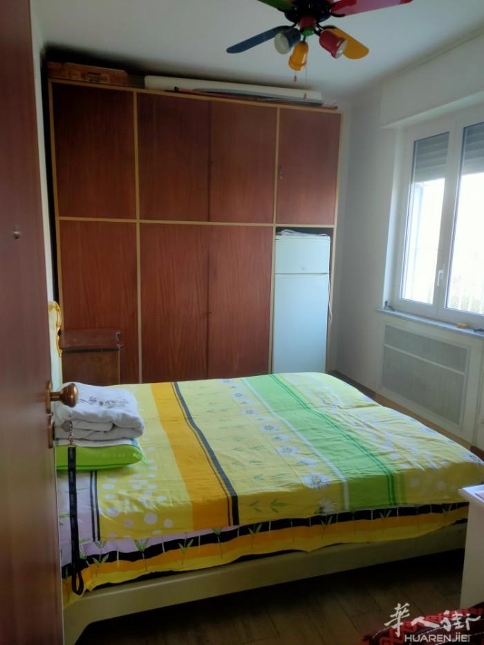 豪华公寓出租 红线地铁URUGUAY附近有14路电车 15分钟左右到华人街，家具