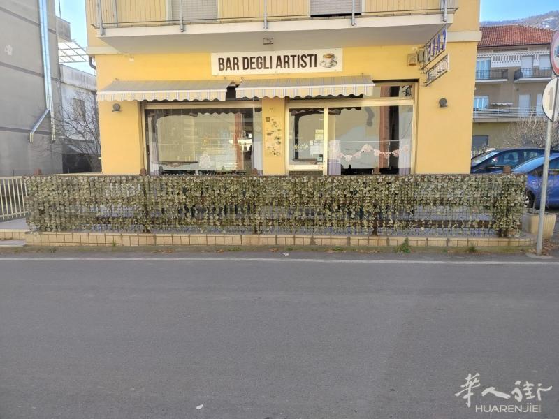 出售位于Cafasse镇Via Roma街的一间用作咖啡馆和小餐馆的商业场所。