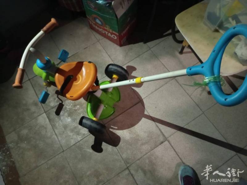 小孩的自行车大人可以在后面推，8欧出，