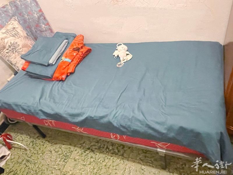 巴塞罗那五路地铁can vidalet离电车T1、T2、T3和finestrelles也非常近 有小房间出租，可长租可短租，，只租单人[微笑R]需要发私信哈