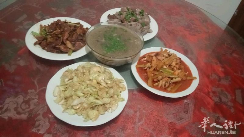 米兰华人街附近， 2号车终点站大铺散铺，15欧一天，包吃2顿饭。也有夫妻间 单人