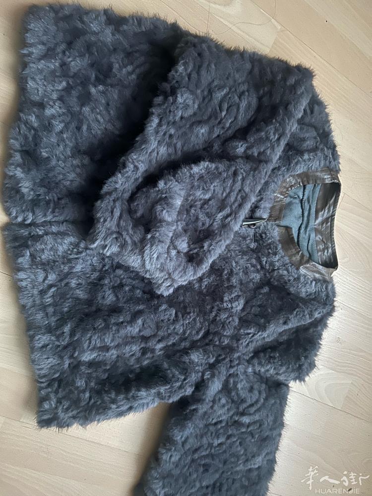 有一件全新貂绒皮毛一体的短款衣服 很时尚 有点小香风格实物特别好看  130-1