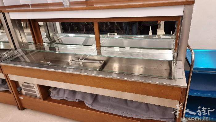 3台单边buffet机 2热1冷 212x76 高142 位置在trento周边