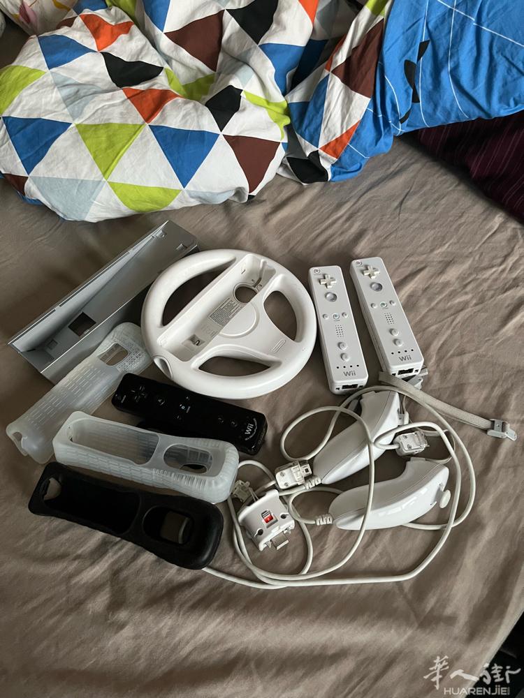 Wii 游戏机有700多个游戏和运动跳舞不用买游戏卡€100 一套