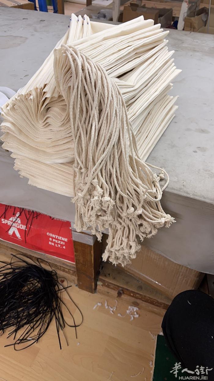 Empoli袋子工厂招熟练车工数名。电话3778168850。 中午11点后打电