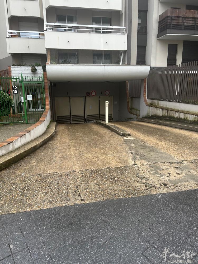 巴黎19区，10-12 allee des eiders 一车位出租