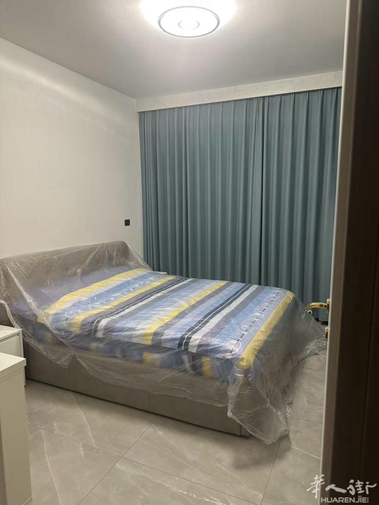 Bonola地铁旁边房间搭铺，干净整洁，有热水网络 交通方便，仅限一个人