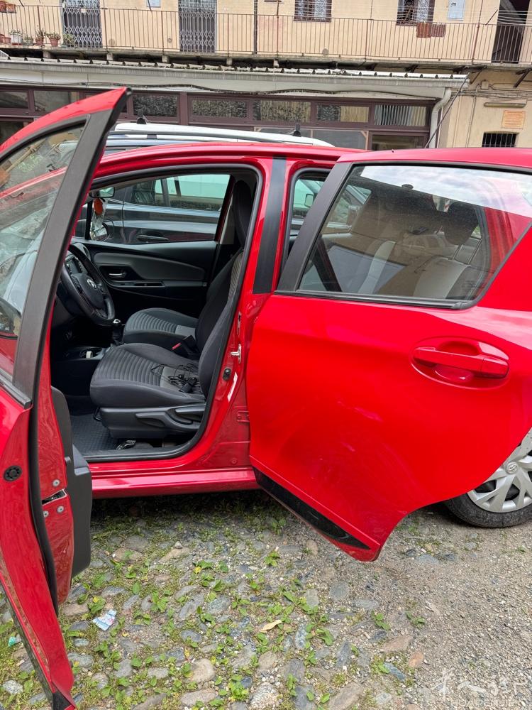 丰田yaris，手动档，2020年9月份，公里数49000，汽油车，每年4 S店