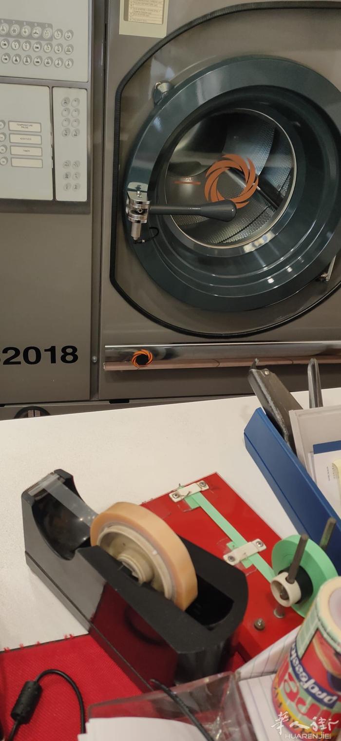 Milano出售一家洗衣店  洗衣店/干洗店，面积100平方米，月租770欧元。