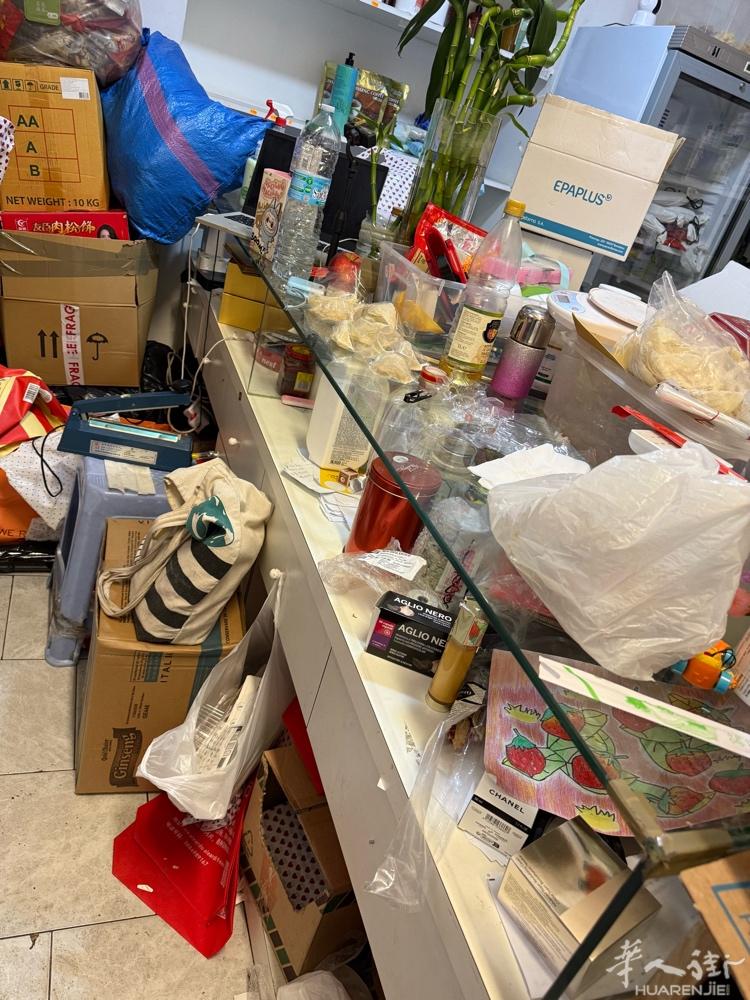 玻璃柜台 免费送 自提 在米兰华人街 长度大概有1米5