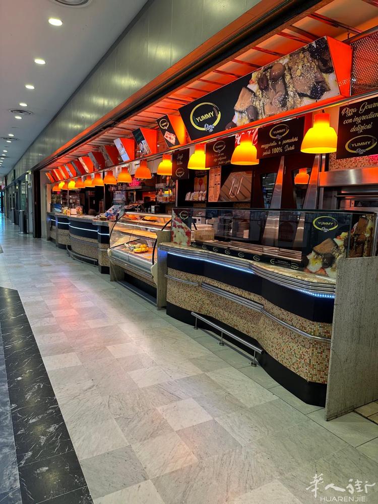 撒丁岛 Cagliari市家乐福大型超市里出售酒吧BAR 带简餐， RICEVI