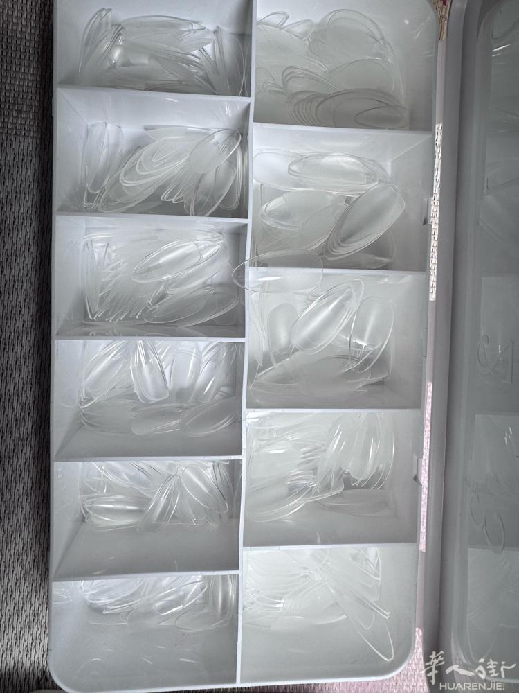 转让美甲甲片2盒 一盒短杏仁 一盒短T  都没有用多少  美甲光疗灯很新  全新