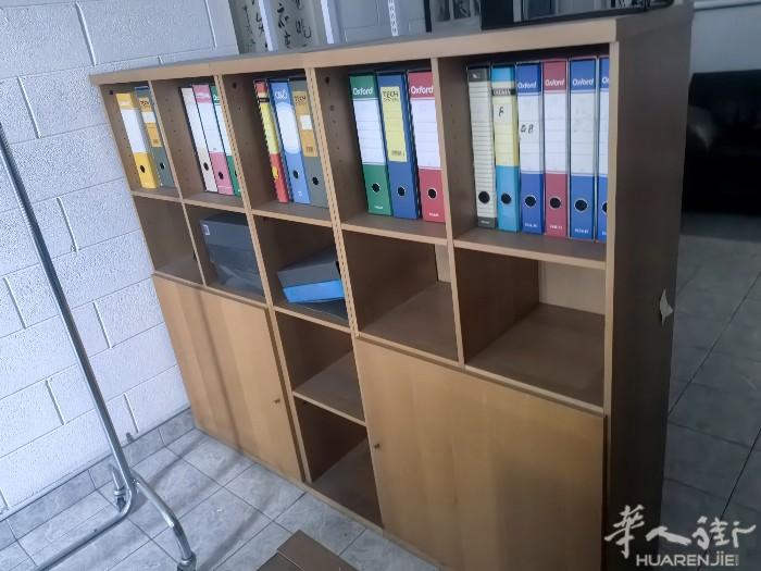 米兰边concorezzo办公桌椅，书柜，会议桌，双人沙发，三人沙发免费送，自提