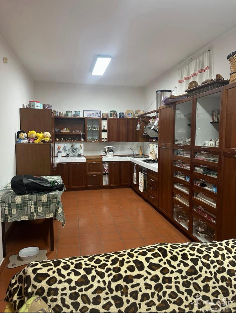 Tavola 熊猫餐厅附近  零排落地房出售 200平方 3房一厅+厨房 带楼下