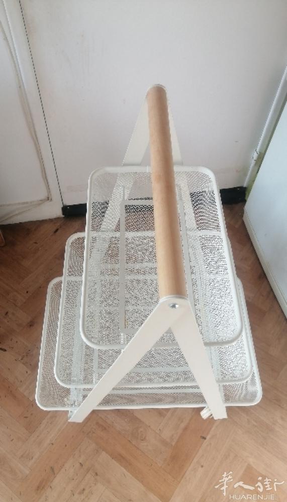出售美甲用的 架子， 店里用的打小票的卷纸， 门铃， 还有水晶招财 小熊 挂灯的