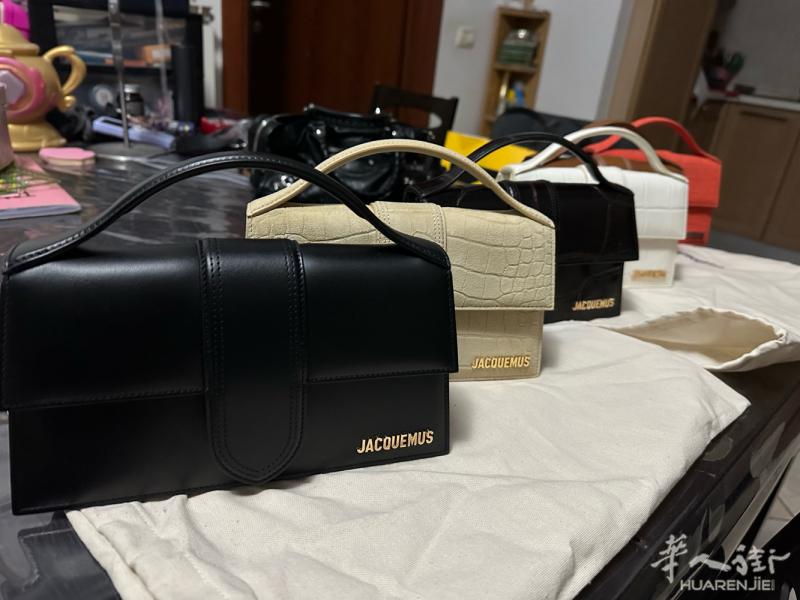 出全新jacquemus 包包，有意者加 3295888679