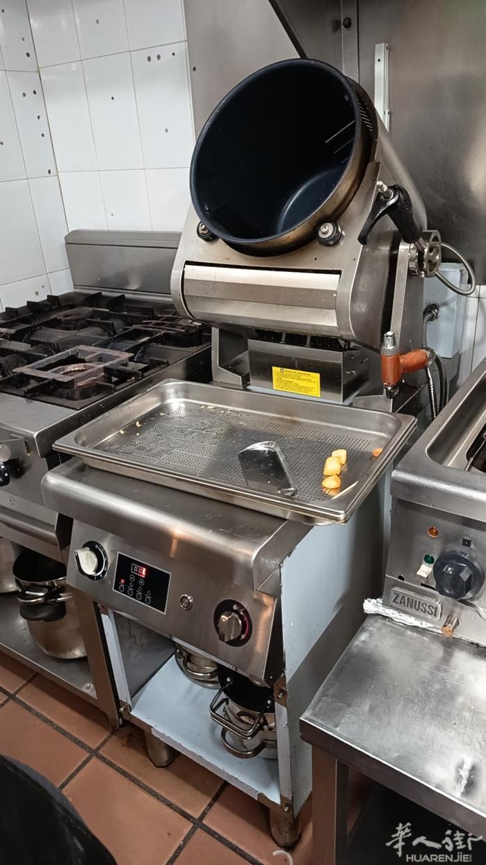 Maquina de salteada con gas 炒饭机 1300€ Se