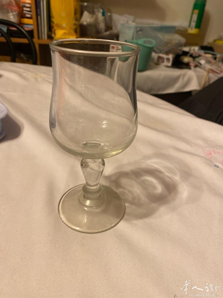 老板们，现有些杯子需要处理。每种都有100个左右。需要的请电：065182786