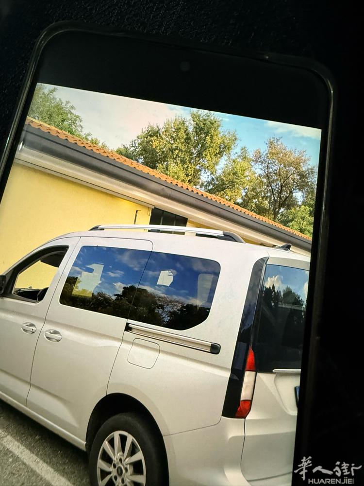 米兰华人出租车。机场接送。去其他城市包车。顺风车。搬家服务 价格合理。10年老司
