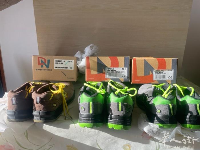 出售老外公司做工鞋，因发来穿不了，而半价出售。大小款式看照片