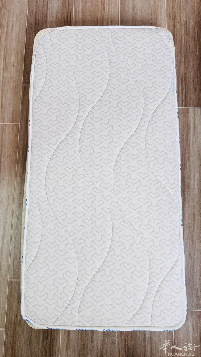 婴儿床床垫，适用 120×60cm 婴儿床，随床垫送图三的床笠。 九成新，马德里