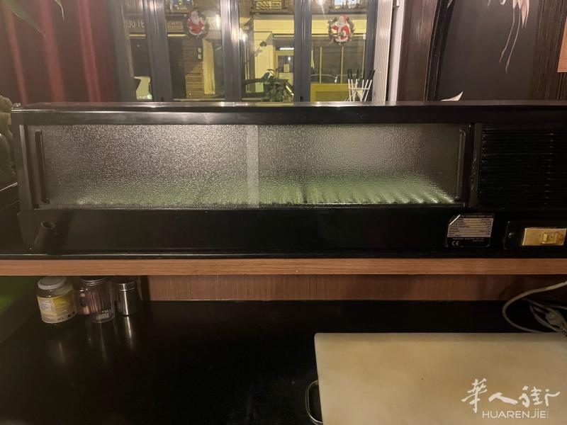 92 出售9成新鱼生柜，200欧，有需要的请电：0609524507