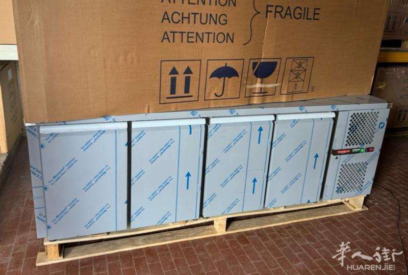 新的专业不锈钢冰箱桌2门、3门和4门准备发货0/+10ºC ROMA MADE