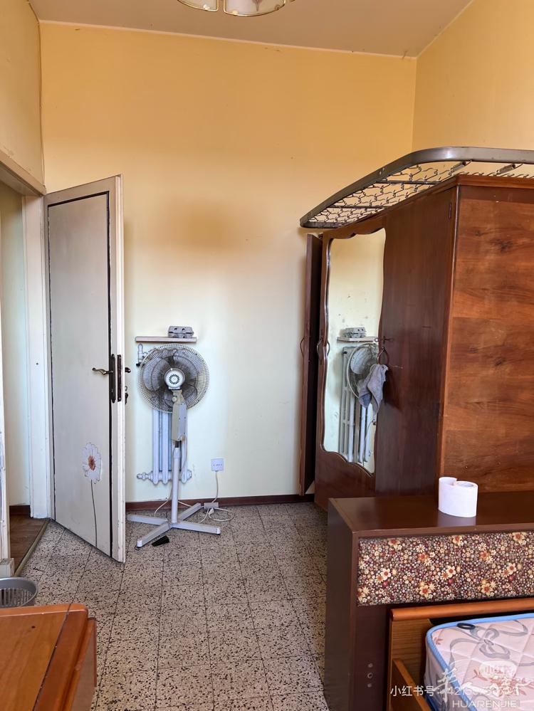 Modena，摩德纳市内出租单间，不行中超市中心五分钟路程，交通方便，月租400
