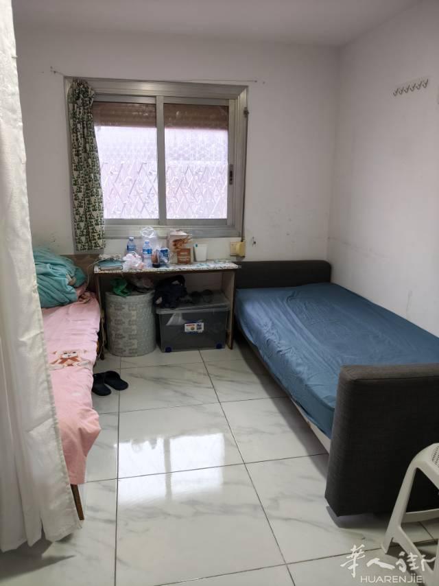 巴塞罗那 客厅床位即日起租在fondo