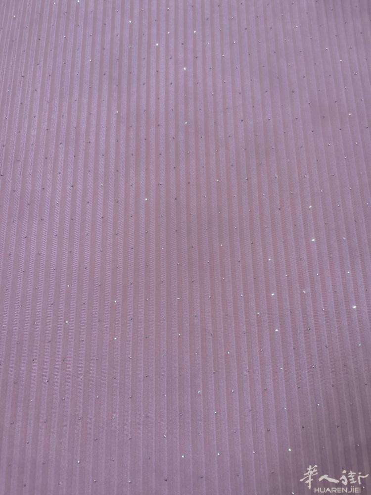 专业压皱压花烫钻加工。有需要请联系331425576