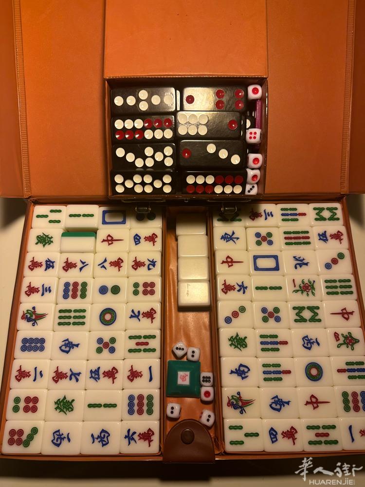 全新麻将牌 送骨排 100 €出售