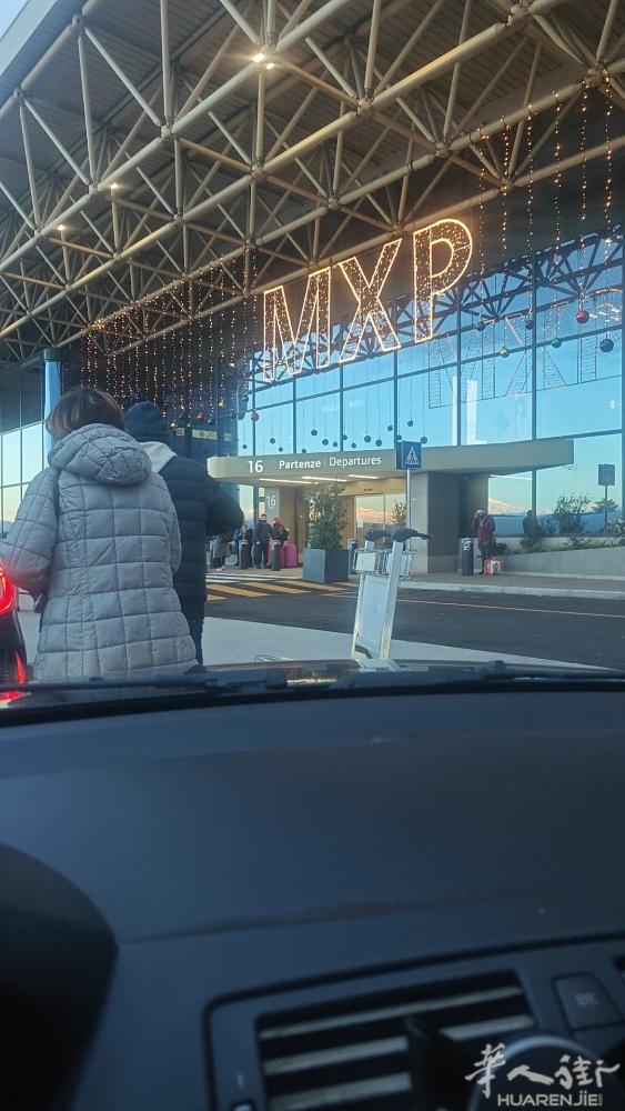 1月24号早上在米兰马尔彭萨机场，可接机，顺风车去米兰，bergamo，布雷西亚