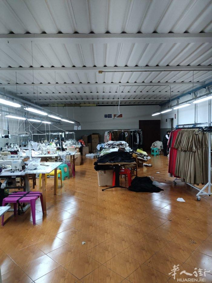 布衣工场招夫妻车工两对要备居留可签工，模特固定货源充足工厂在曼托瓦附近小城市
