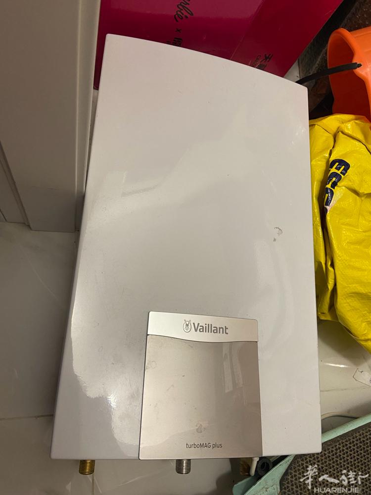 热水器送，保修单子被我掉了，师傅说旱起来还可以用，我不想修，重新买了一个，谁要来
