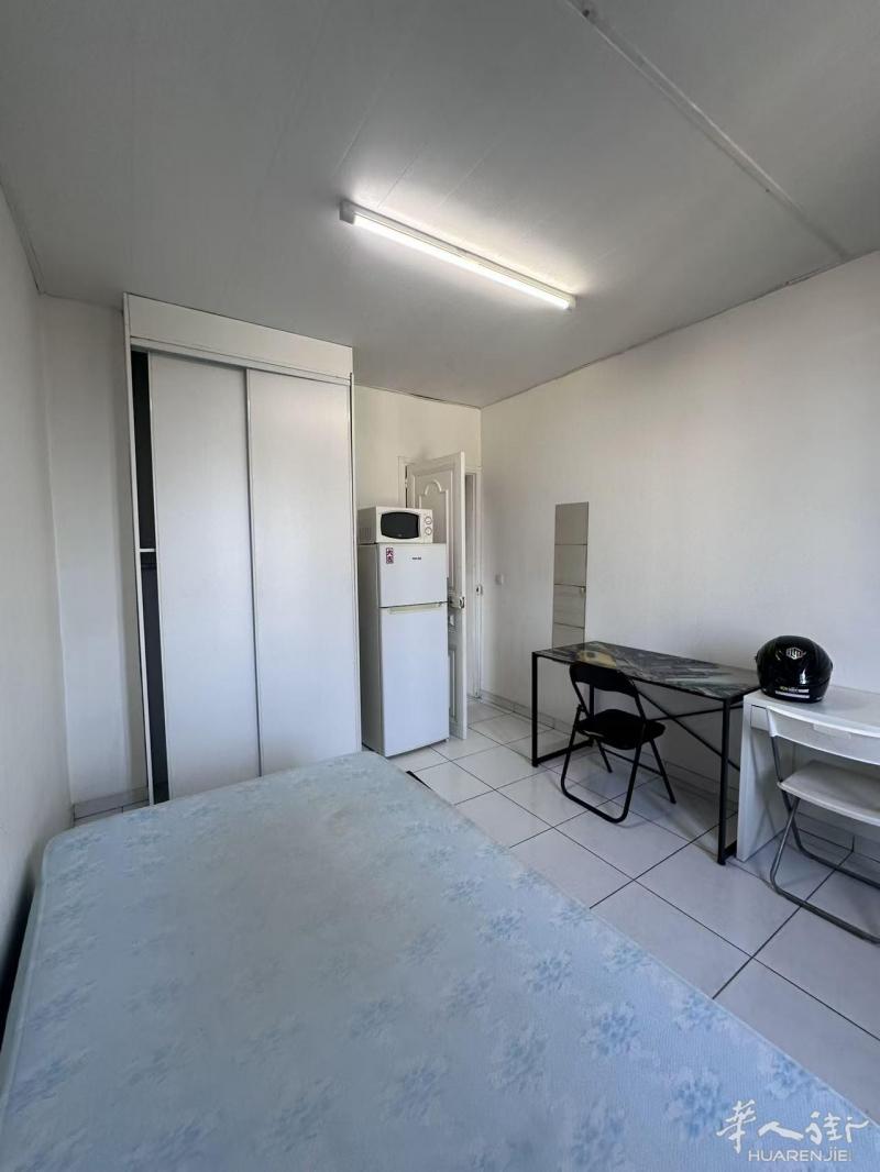 94省,Villejuif(94800) (ID：205933) 13平的 studio  房间1 有家具